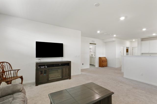 3652 Edington Dr, Rancho Cordova, CA 95742