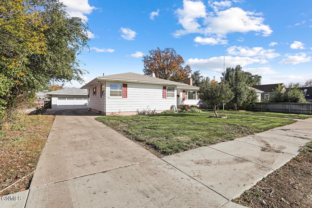 920 3rd Avenue W, Williston, ND 58801 photo 4