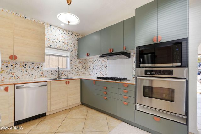 930 E Whitton Avenue, Phoenix, AZ 85014