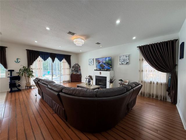 19949 TAMIAMI AVENUE, Tampa, FL 33647