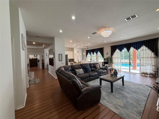 19949 TAMIAMI AVENUE, Tampa, FL 33647
