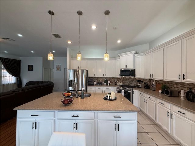 19949 TAMIAMI AVENUE, Tampa, FL 33647