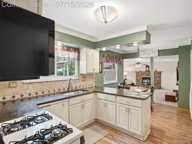 45414 Brunswick Drive, Canton Charter Township, MI 48187