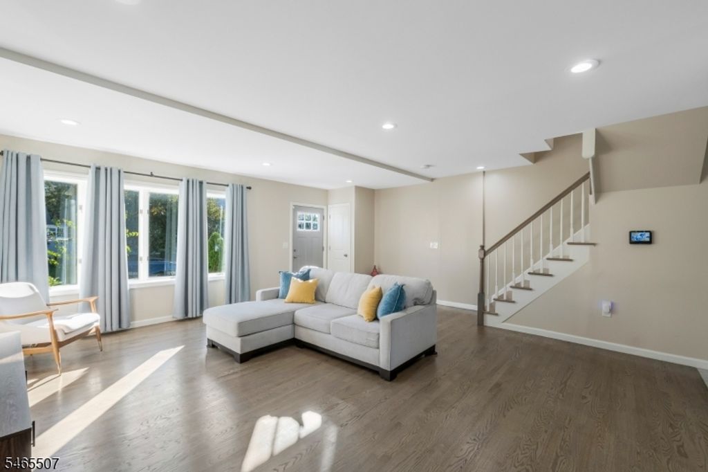 208 Walnut St, Roselle Park Boro, NJ 07204 — photo 3