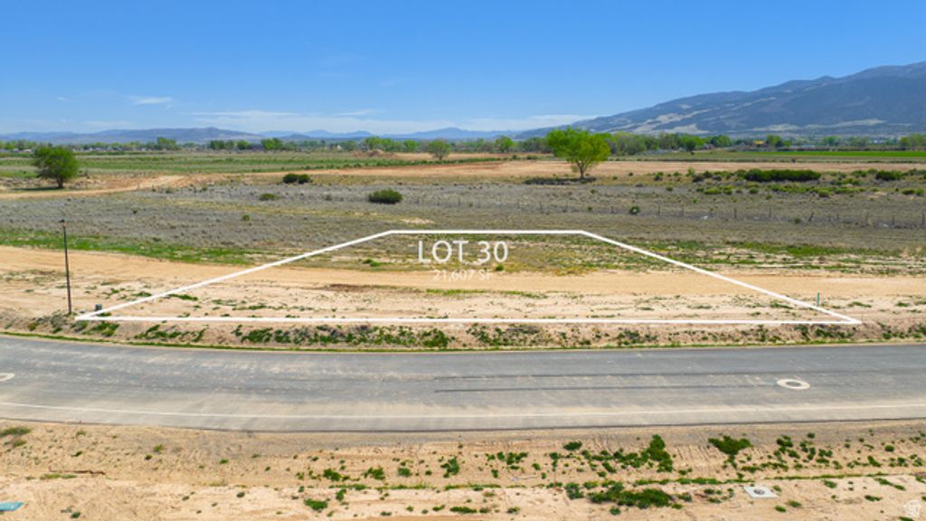 Image 2 of property listing at 2716 N CHELSEY PKWY # 30, Cedar City, UT 84721