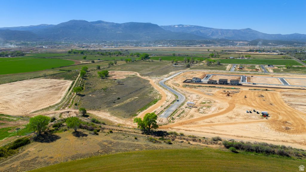 Image 3 of property listing at 2716 N CHELSEY PKWY # 30, Cedar City, UT 84721