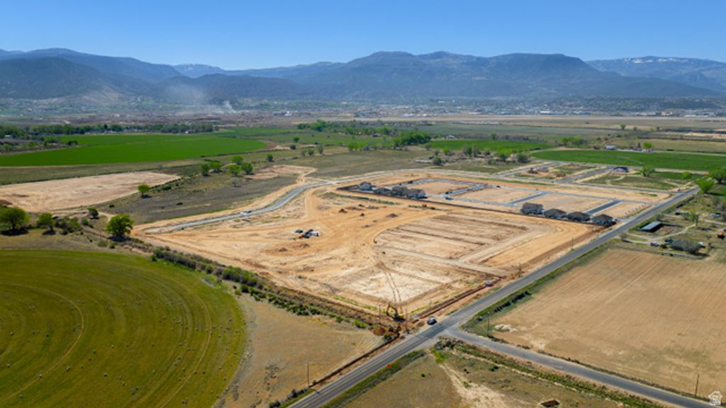 Image 4 of property listing at 2716 N CHELSEY PKWY # 30, Cedar City, UT 84721