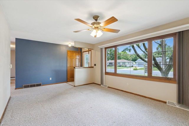 2130 N Pontiac Drive, Janesville, WI 53545