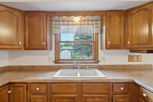 2130 N Pontiac Drive, Janesville, WI 53545