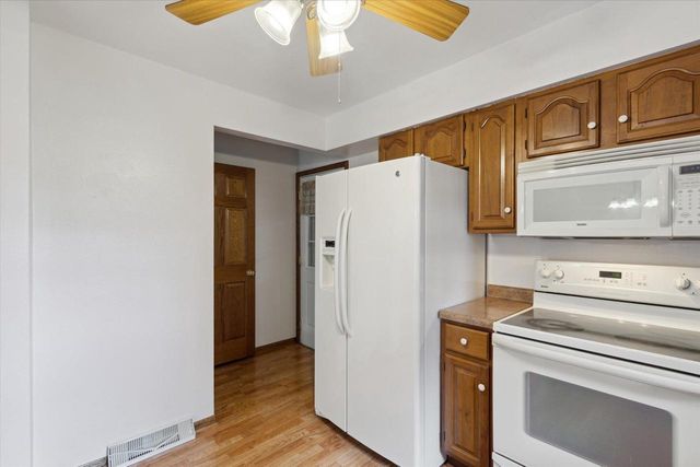 2130 N Pontiac Drive, Janesville, WI 53545