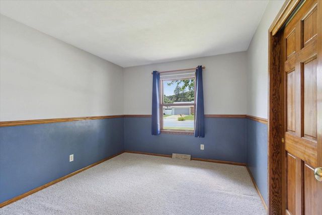 2130 N Pontiac Drive, Janesville, WI 53545