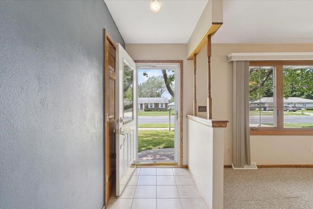 2130 N Pontiac Drive, Janesville, WI 53545