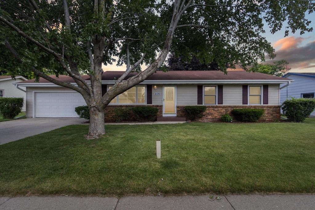 2130 N Pontiac Drive, Janesville, WI 53545