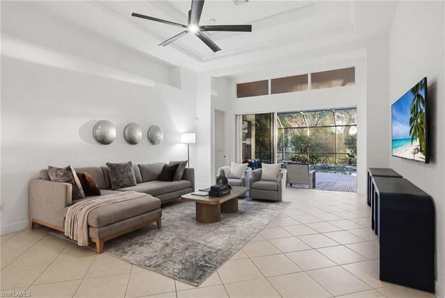 4828 Cerromar DR, Naples, FL 34112