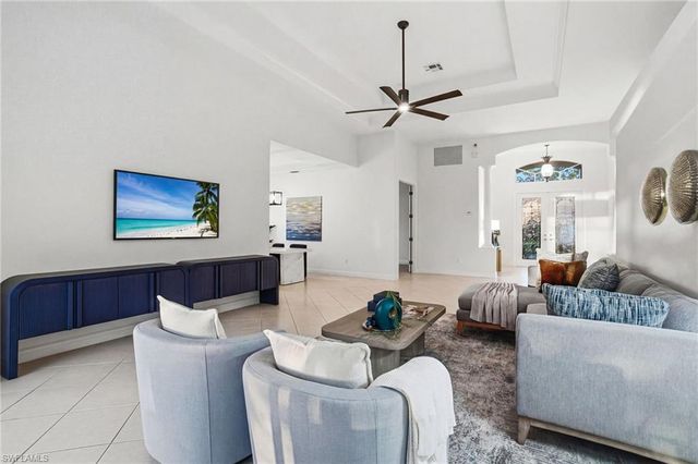 4828 Cerromar DR, Naples, FL 34112