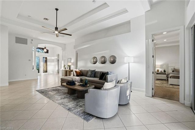 4828 Cerromar DR, Naples, FL 34112