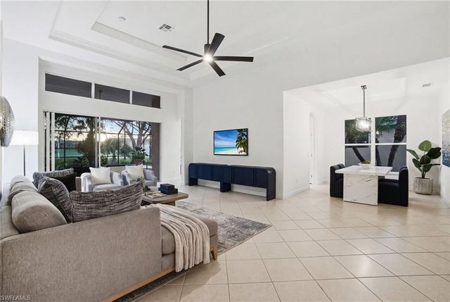 4828 Cerromar DR, Naples, FL 34112