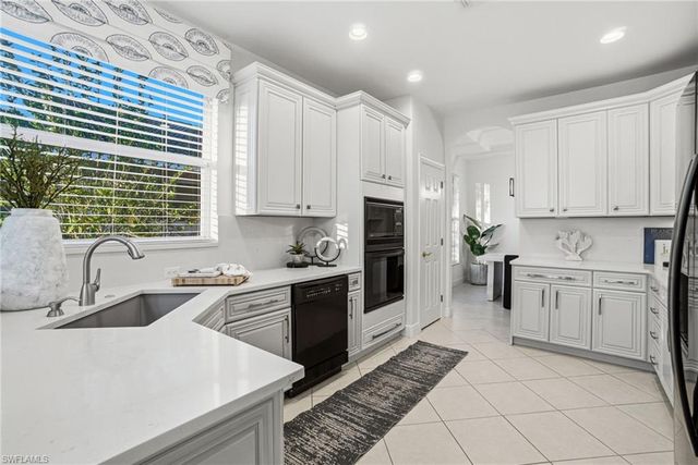 4828 Cerromar DR, Naples, FL 34112