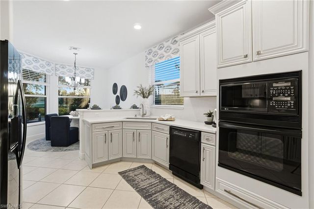 4828 Cerromar DR, Naples, FL 34112