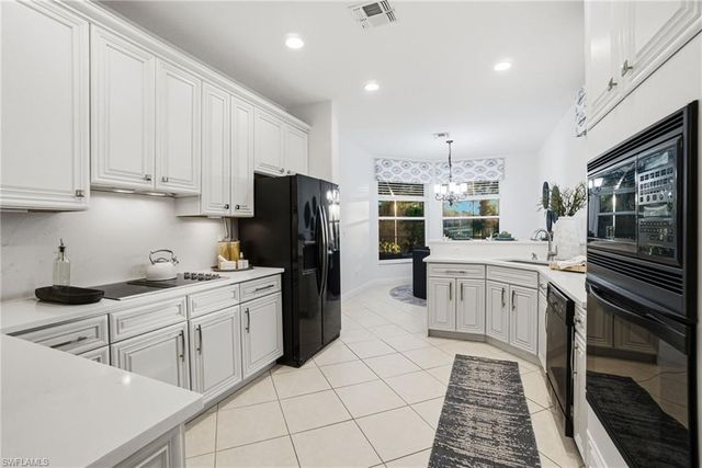 4828 Cerromar DR, Naples, FL 34112