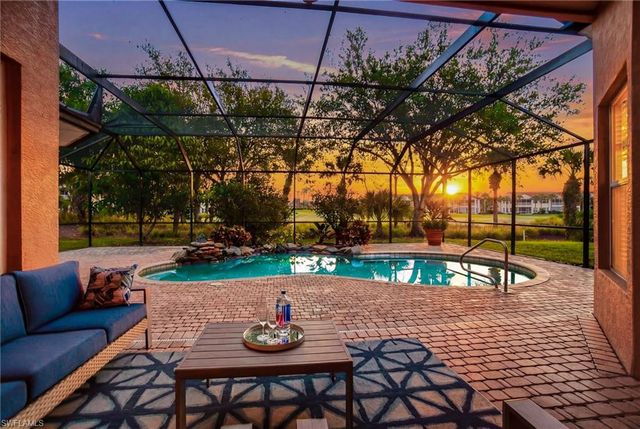 4828 Cerromar DR, Naples, FL 34112