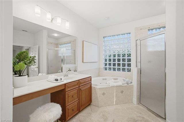 4828 Cerromar DR, Naples, FL 34112