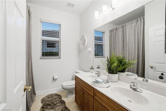 4828 Cerromar DR, Naples, FL 34112