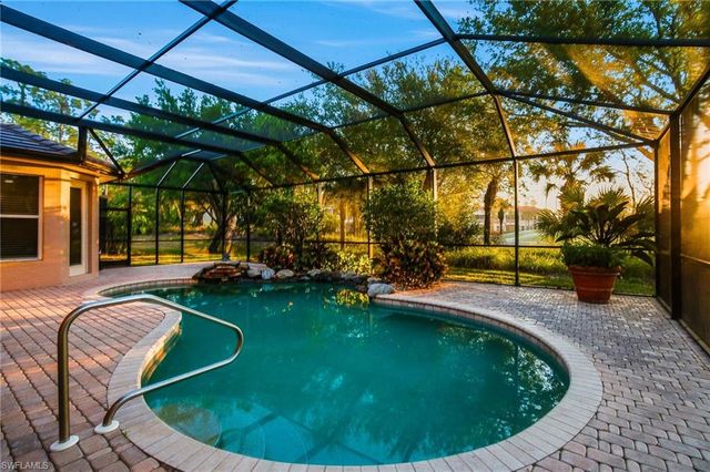 4828 Cerromar DR, Naples, FL 34112