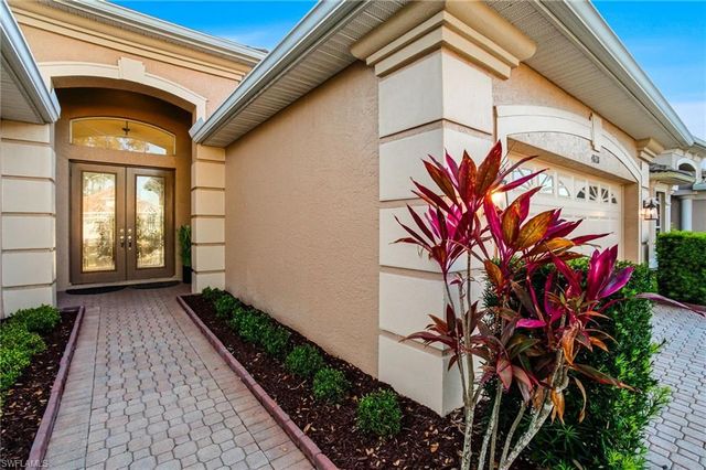 4828 Cerromar DR, Naples, FL 34112