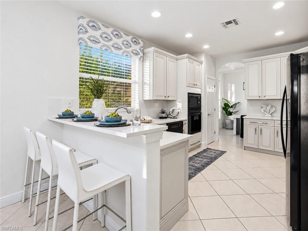 4828 Cerromar DR, NAPLES, FL 34112 — photo 4