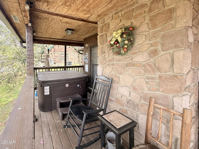 140 Smoky Mountain Way, Sevierville, TN 37876