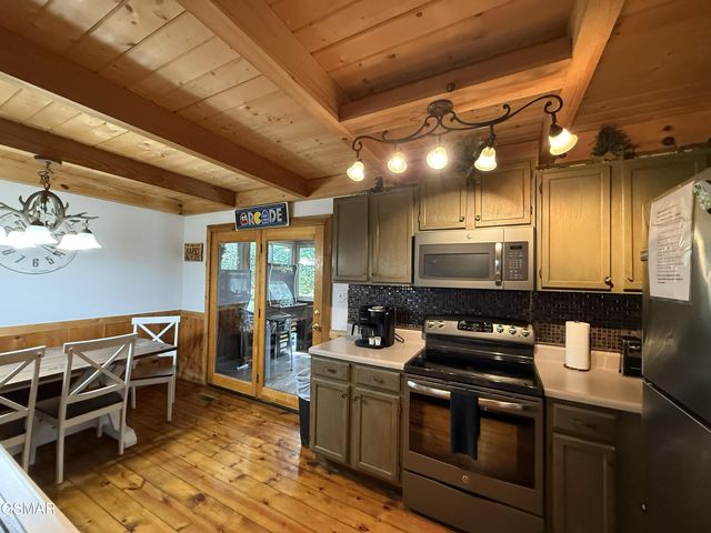 140 Smoky Mountain Way, Sevierville, TN 37876