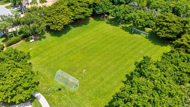 7630 Topiary Avenue, Boynton Beach, FL 33437