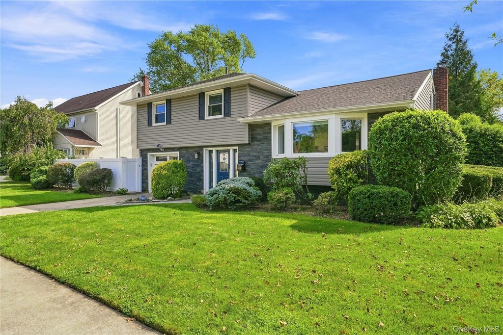 614 Pine Lane, East Meadow, NY 11554 — photo 3