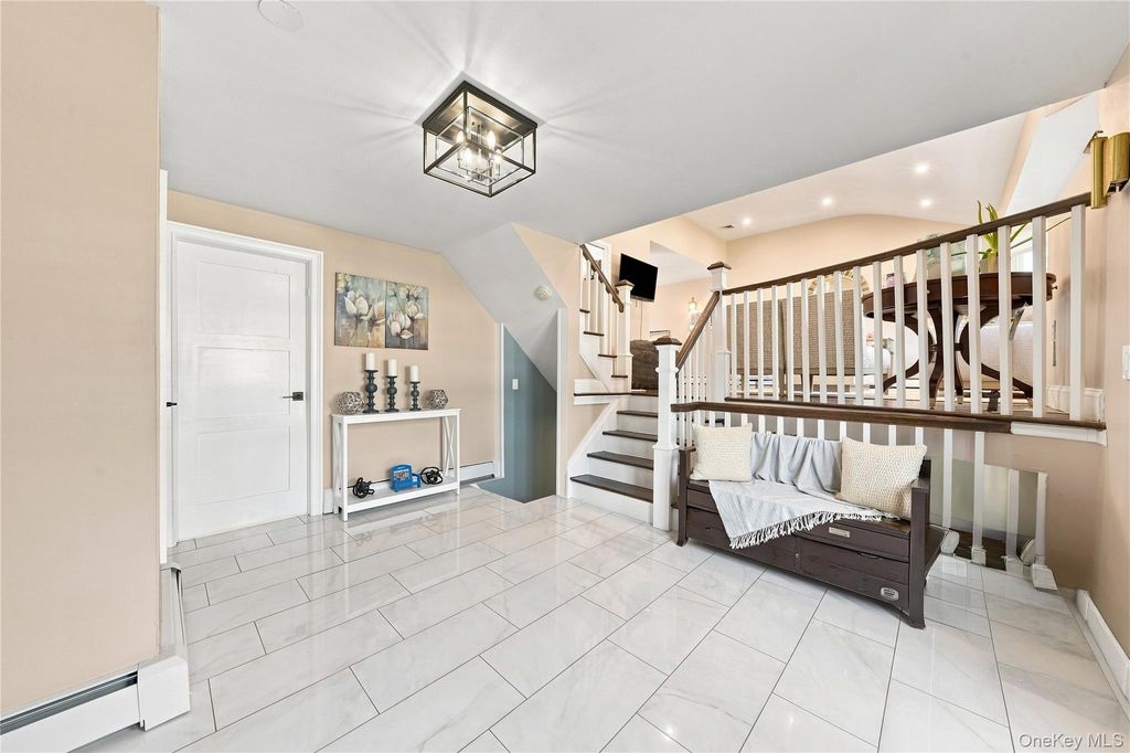 614 Pine Lane, East Meadow, NY 11554 — photo 4