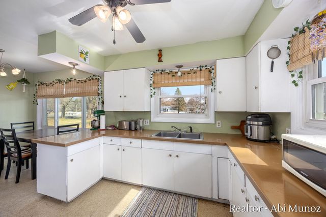 9211 Alpine Avenue Nw, Sparta Twp, MI 49345