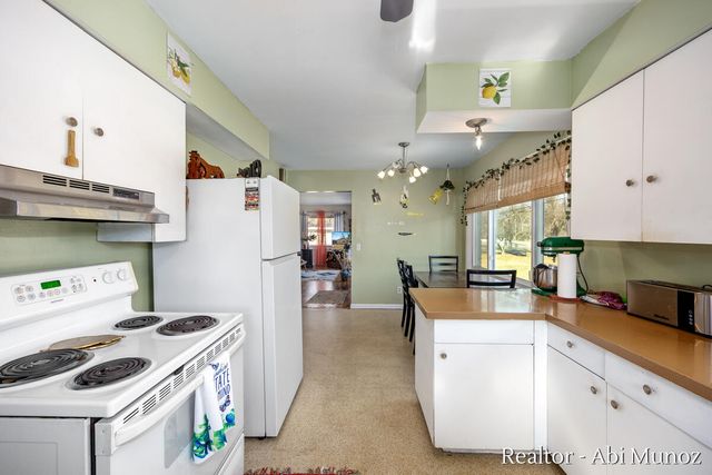 9211 Alpine Avenue Nw, Sparta Twp, MI 49345