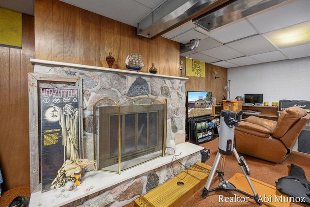 9211 Alpine Avenue Nw, Sparta Twp, MI 49345