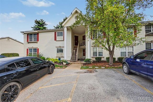 745 Sugar Glen Drive 5, St Peters, MO 63376