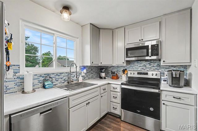 745 Sugar Glen Drive 5, St Peters, MO 63376