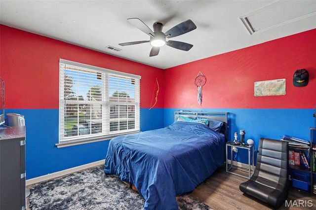 745 Sugar Glen Drive 5, St Peters, MO 63376