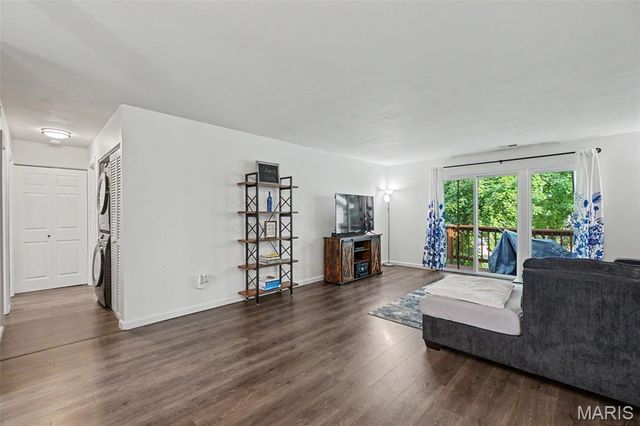 745 Sugar Glen Drive 5, St Peters, MO 63376