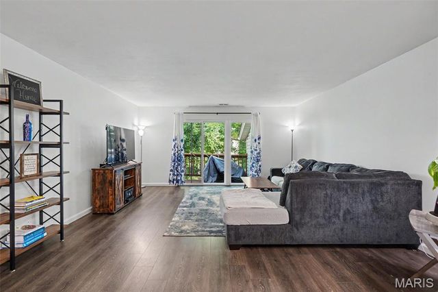 745 Sugar Glen Drive 5, St Peters, MO 63376