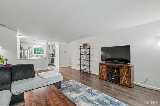 745 Sugar Glen Drive 5, St Peters, MO 63376