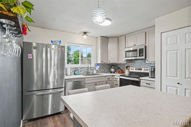 745 Sugar Glen Drive 5, St Peters, MO 63376