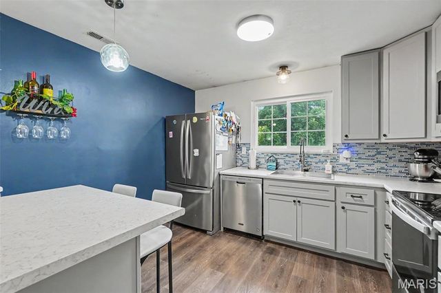 745 Sugar Glen Drive 5, St Peters, MO 63376