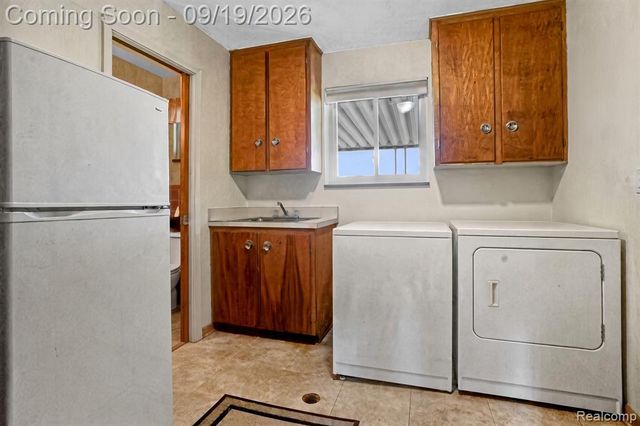 7139 Capri Drive, White Lake, MI 48383