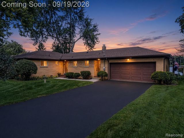 7139 Capri Drive, White Lake, MI 48383