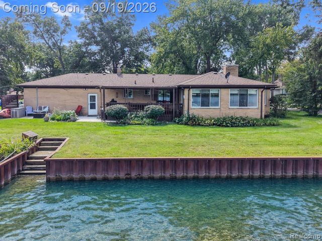 7139 Capri Drive, White Lake, MI 48383