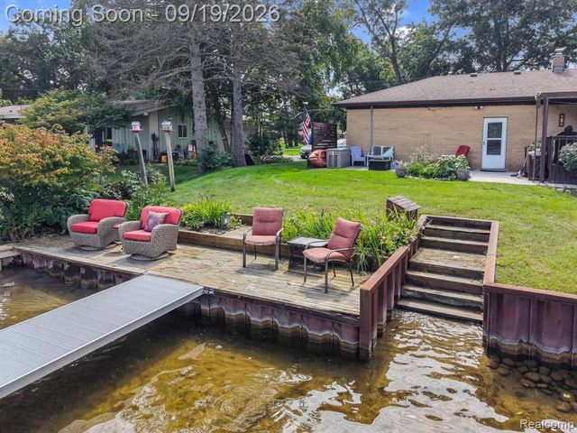 7139 Capri Drive, White Lake, MI 48383